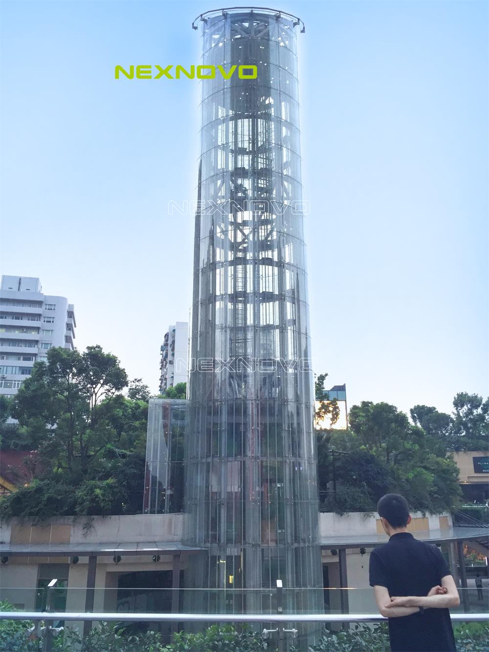 晶泓科技上海金虹橋國際中心觀光電梯透明屏.jpg