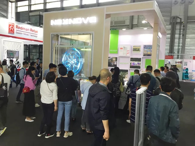 晶泓科技透明LED顯示屏爭(zhēng)艷C-star 2018上海國(guó)際零售展，取得理想效果完美落幕(圖8)