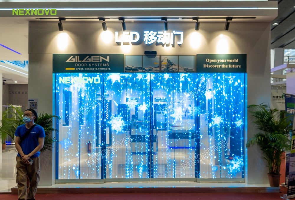 晶泓NS系列LED玻璃移動(dòng)門燃爆中國(guó)建博會(huì)現(xiàn)場(chǎng)(圖9)