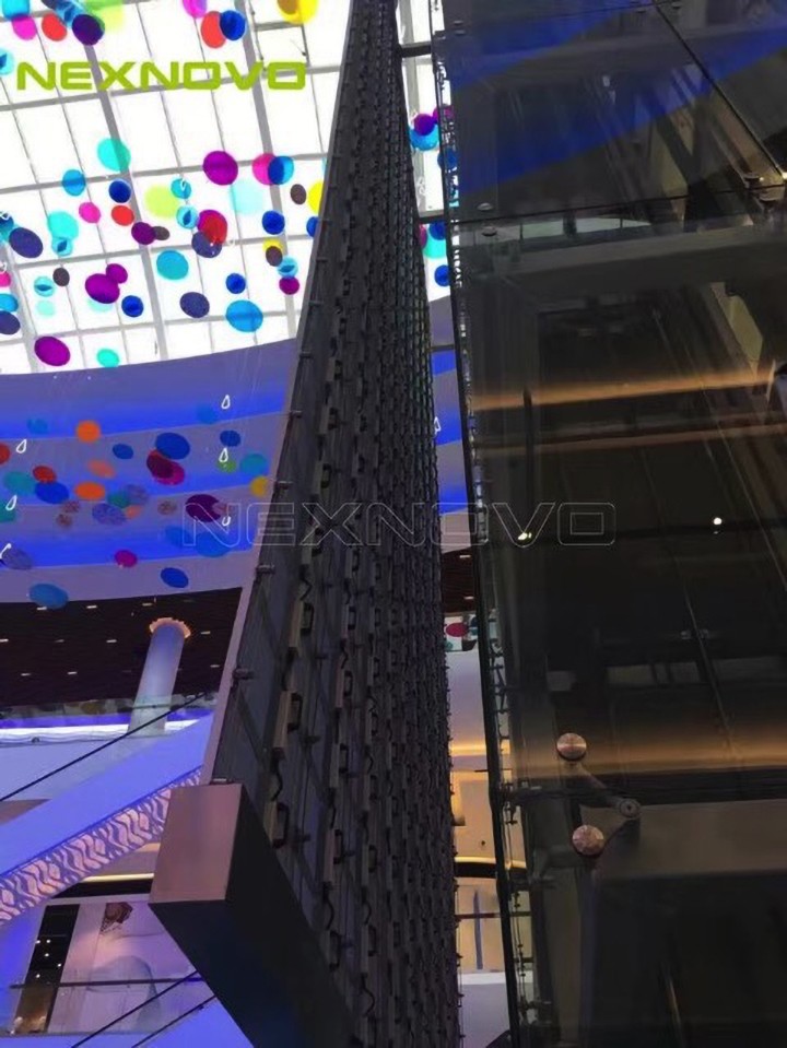 俄羅斯商場電梯透明LED顯示屏(圖4)